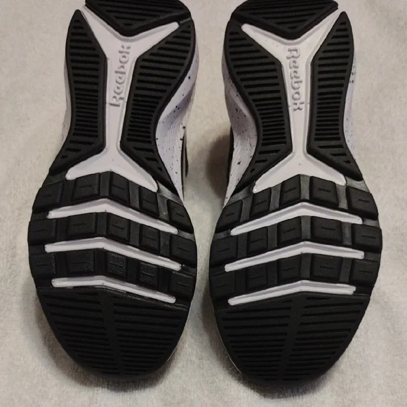 Reebok Black and White Sneakers Modern Athletic Design - Picture 4 of 5